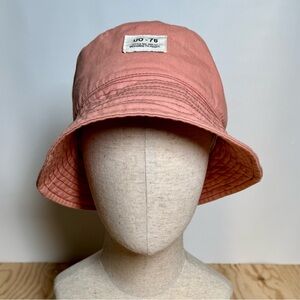 Uʀʙᴀɴ Oᴜᴛꜰɪᴛᴛᴇʀs Uᴛɪʟɪᴛʏ Bᴜᴄᴋᴇᴛ Hᴀᴛ ɪɴ Lɪɢʜᴛ Pɪɴᴋ/Cᴏʀᴀʟ